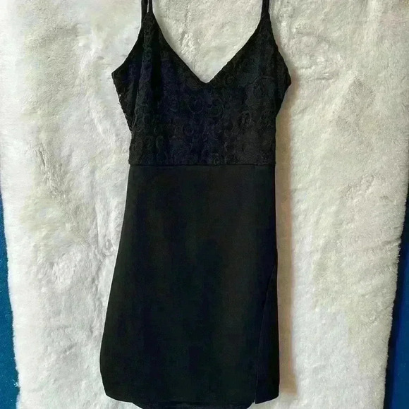 E.L.H Studios Dresses & Skirts - NWT Little black V-neck adjustable strap dress mini, slit Womens large Open Back